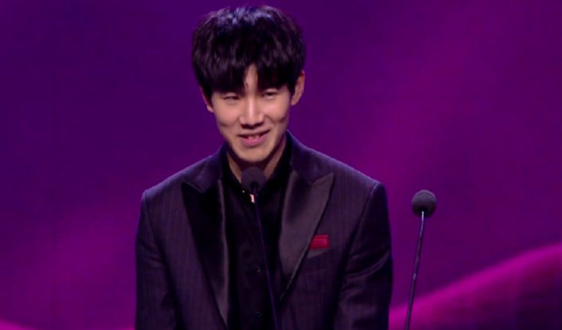 尔感到失落 尔感到失落