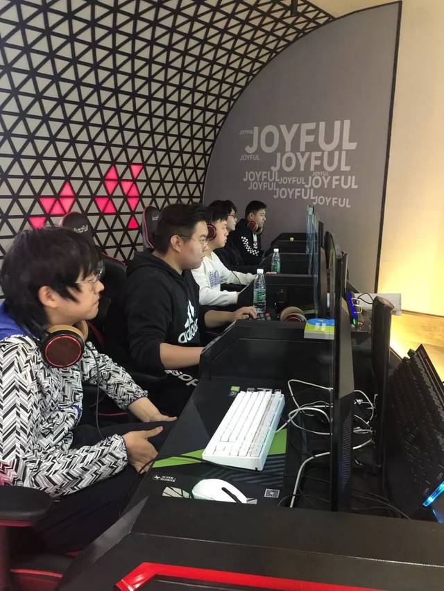 队中的每一 队中的每一